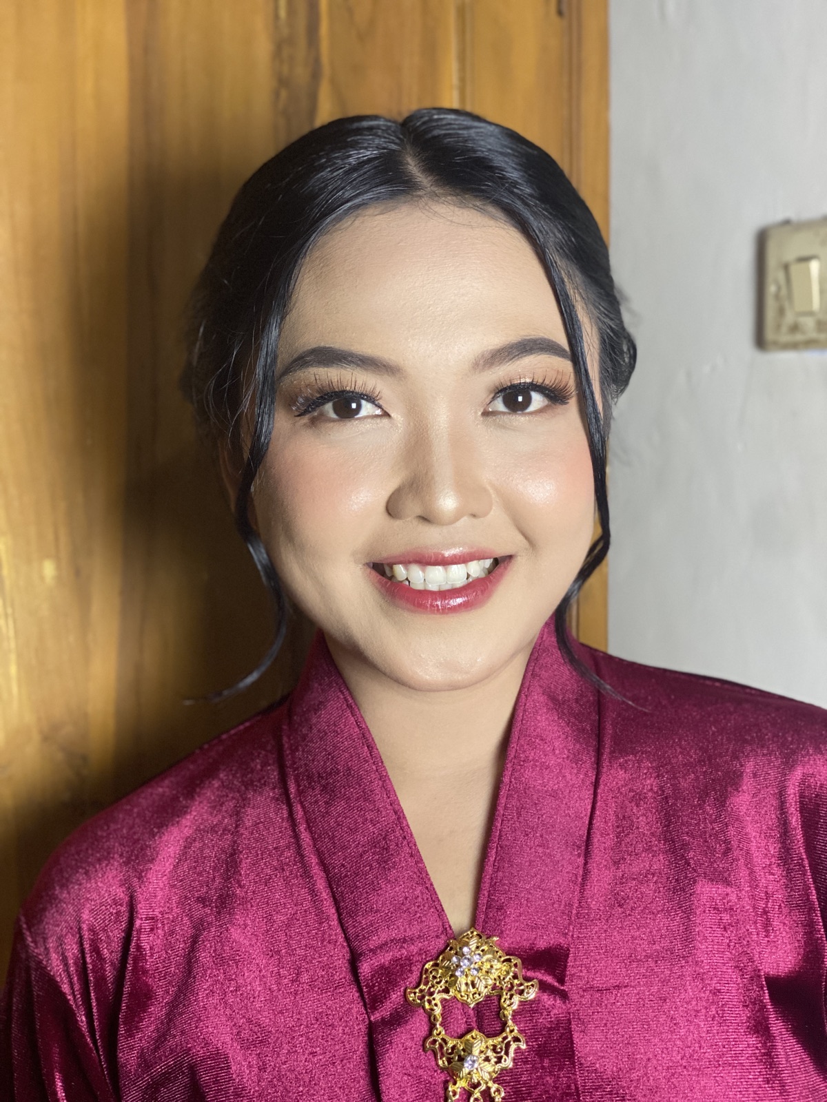 Bridal makeup — soft luminous wedding look