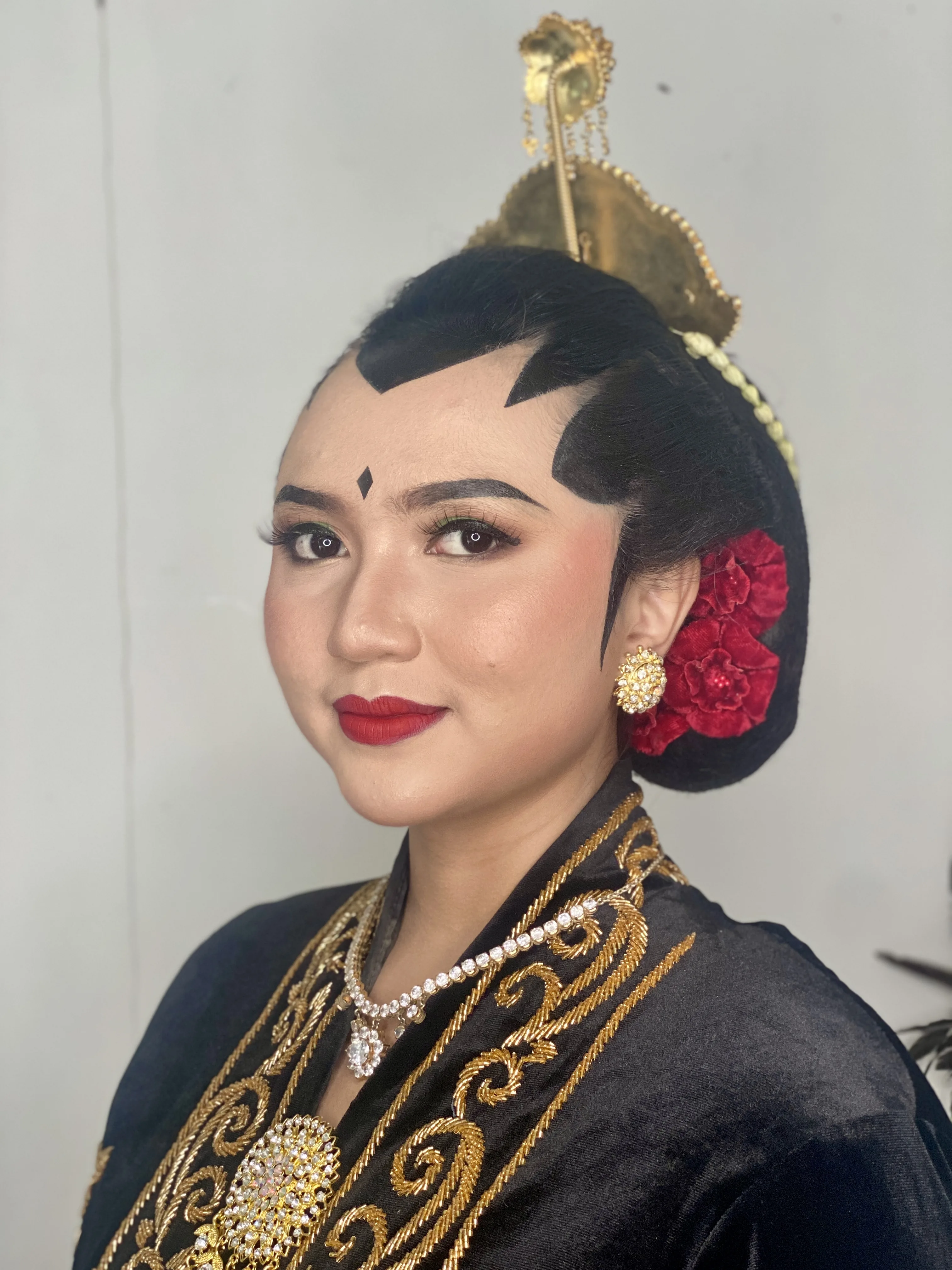 Jogja Putri Pakem — formal traditional style