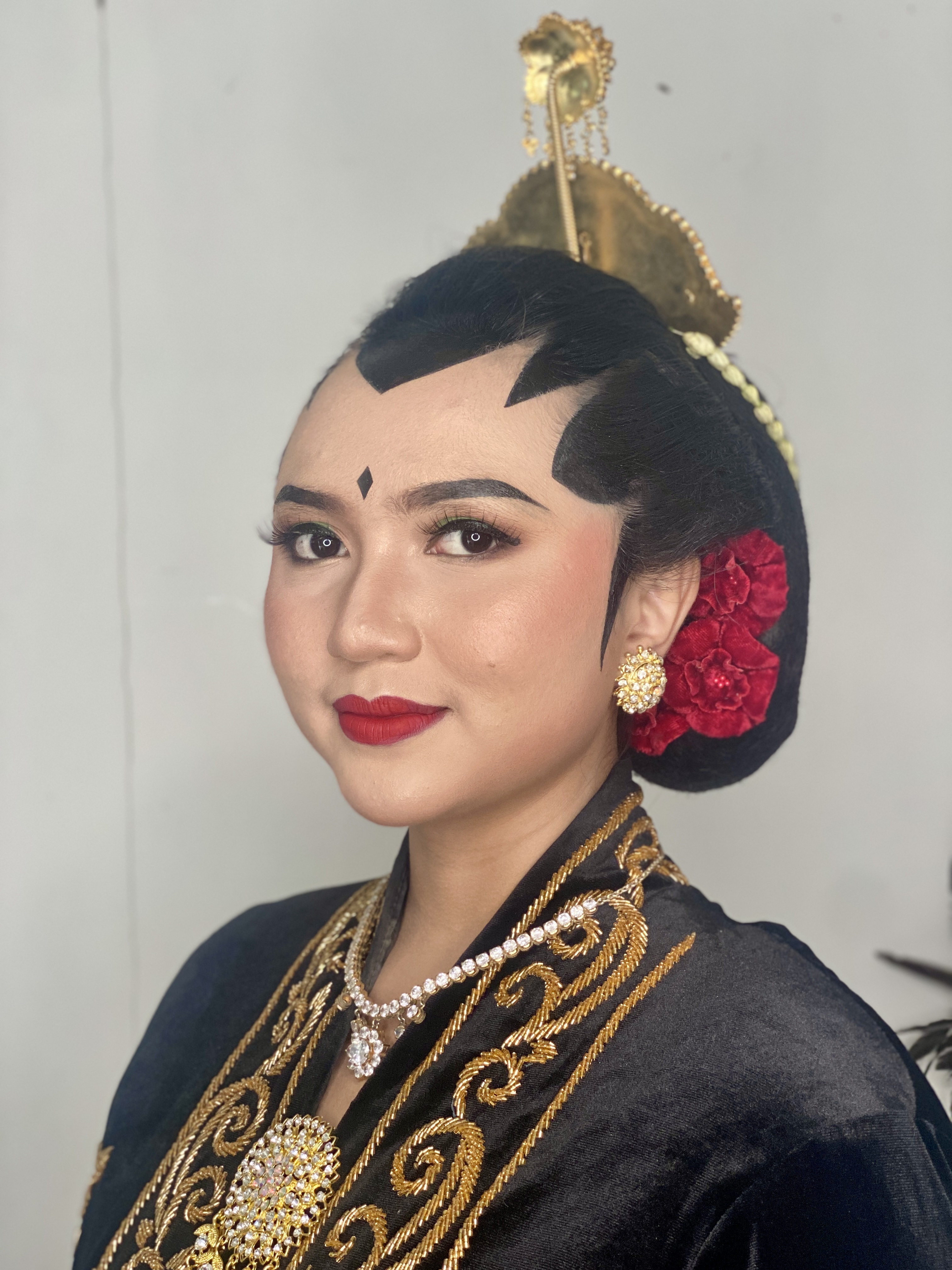 Jogja Putri Pakem — formal traditional style